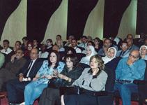 عائشة العولقى وهيام دربك ويظهر خلفهما الروائى الكبير احمد الشيخ