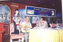 الفنان مصطفى أغا والمرحوم الورداني ناصف واحد الاطفال يغنى لفلسطين