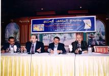 من اليمين الكاتب اللبنانى فيصل جلول ثم السفير عبد العزيز الكميم ثم الدكتور مصطفى الفقى متحدثاً ثم الدكتور الشميري