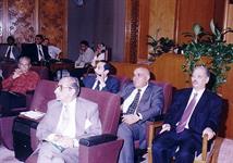 جانب من الحضور ويظهر في الصورة الشاعر السورى الراحل محمد رائف المعرى والسفير احمد بن حلى