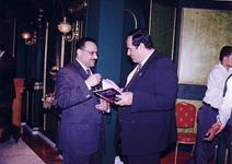 الدكتور الشميري يتحدث للشاعر الوردانى ناصف