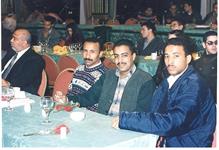 الصحفى عمر البدرى وبعض الحضور