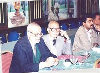 الشاعر المصري عزت عبد الله وبعض الحضور