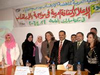لقطة جماعية خلال ندوة الاعلام والثقافة العربية في مواجهة الارهاب 26-4-2006م