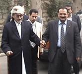 الشيخ عبد الله الأحمر -رحمه الله- بمنزل السفير الشميري في مزرعة جرانة  - حي الواحة - طريق الاسكندرية - مصر