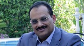 تكريم الدكتور عبدالولي الشميري بدرع جامعة الأزهر وشهادة تقدير