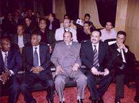 الدكتور الشميري يتوسط جانب من الحضور