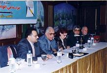 من اليمين المهندس ابراهيم شكرى رئيس حزب العمل والدكتور حسن نافعة استاذ العلوم السياسية والدكتورة نازلى معوض استاذ السياسة الخارجية بجامعة القاهرة والمفكر السيد يس والدكتور الشميري