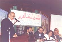 الدكتور عبد الحكيم العبد متحدثا