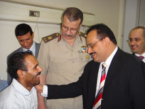 الدكتورالشميري يزور جرحى حرب صعده الأبطال